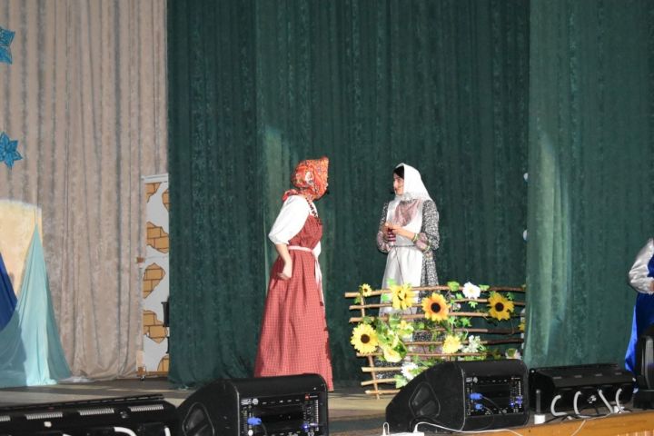 В Болгаре показали предновогодний мюзикл «Морозко»