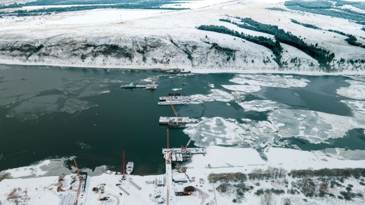 В Татарстане на Каме в зоне строительства моста отсутствует лёд