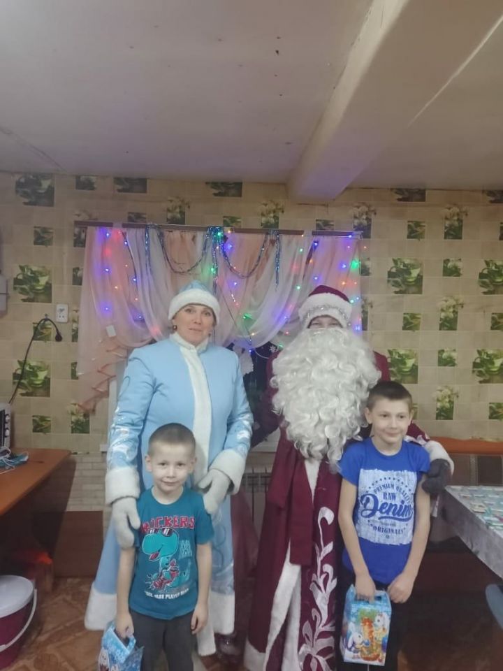 Детей мобилизованных граждан села Кузнечиха поздравили с Новым годом