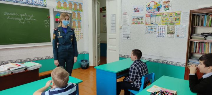 В школах и детских садах Спасского района проходят уроки пожарной безопасности