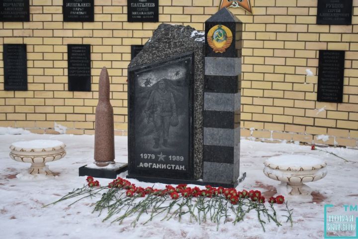 В Болгаре возложили цветы к мемориалу воинам-интернационалистам