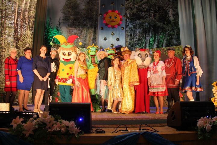 Работники культуры Спасского района принимают поздравления