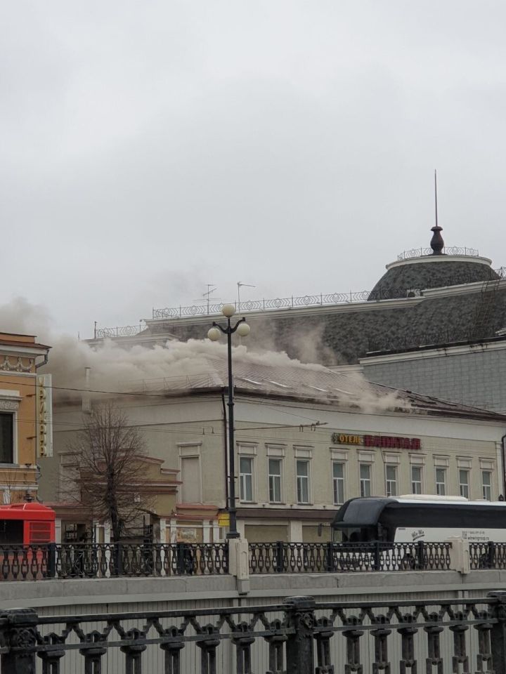 Загорелась крыша одной из гостиниц Казани