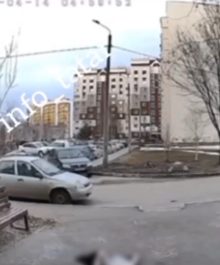 16-летняя девушка выпала из окна многоэтажки в Казани