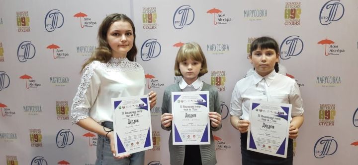 Ученицы Бураковской школы приняли участие в конкурсе чтецов имени Габдуллы Тукая