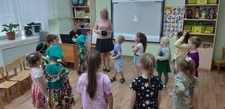 Сотрудники детской библиотеки Болгара побывала в гостях у воспитанников детского сада «Колосок»