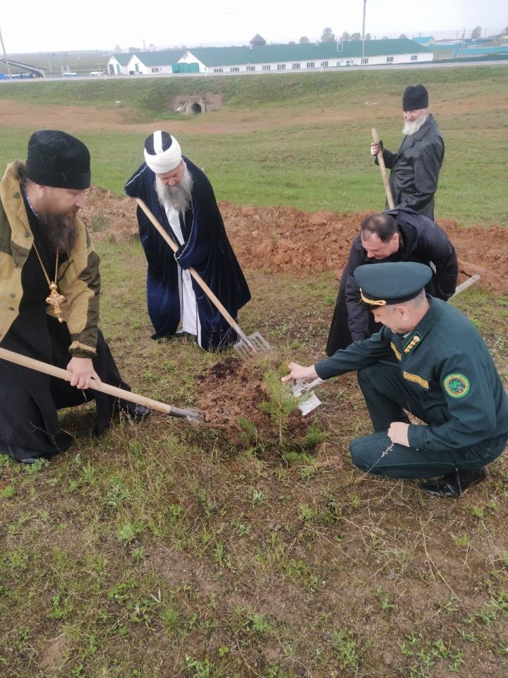 Представители Спасского духовенства приняли участие в акции «Сад памяти»