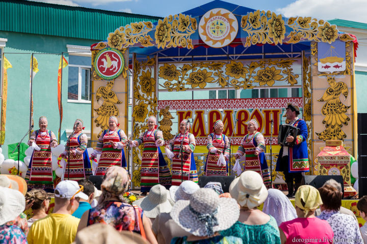 Президент РТ Рустам Минниханов посетил русский народный праздник Каравон