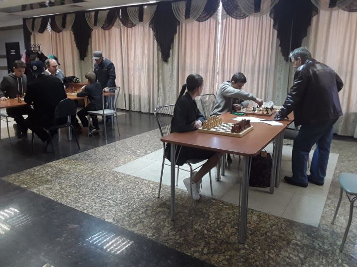 В районном Доме культуры завершился шахматный матч