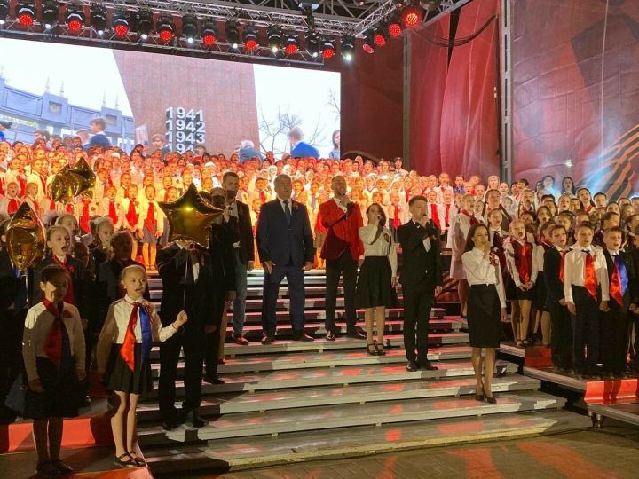 В Татарстане песню «День Победы» исполнил хор из 770 участников