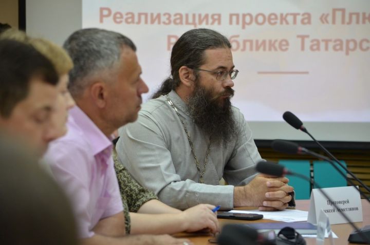 Протоиерей Алексий Ахметзянов принял участие в работе круглого стола