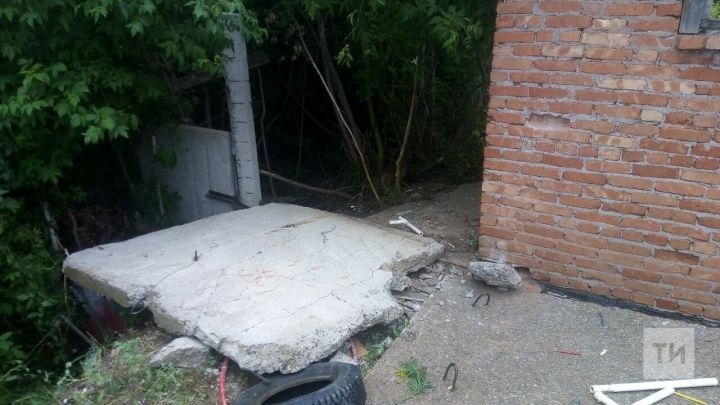 Бетонный забор на заброшенном заводе в Бугульме убил девочку
