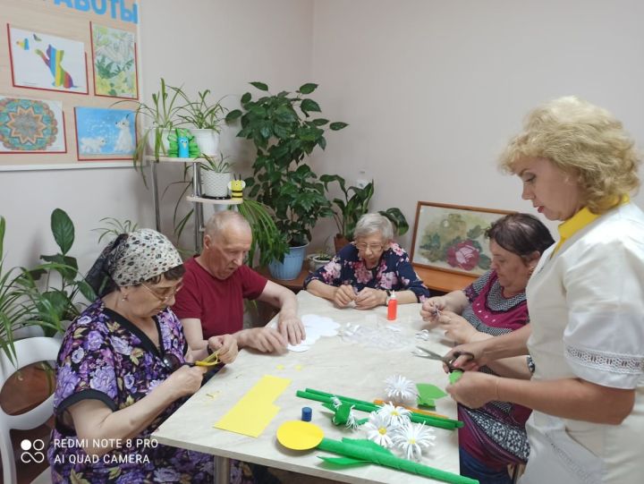 Познавательный час «Погадаю на ромашке» прошёл в Спасском доме-интернате