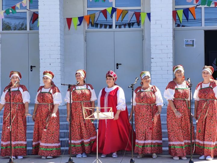 Вокальный ансамбль «Сударушка» выступил в селе Старое Рождествено Старомайнского района