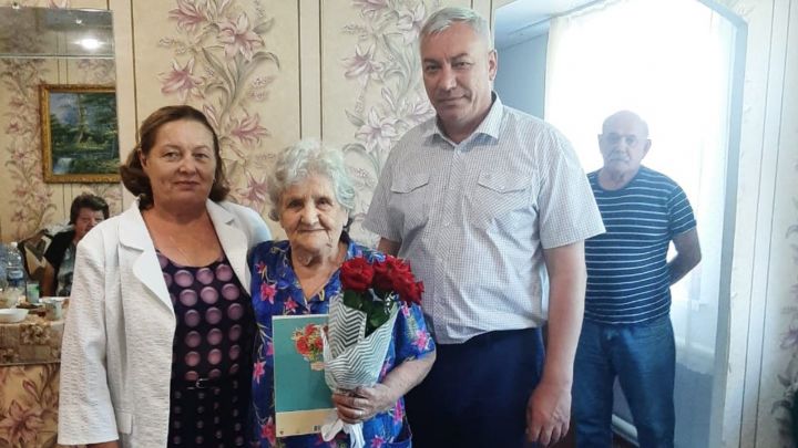 Жительниц Спасского района поздравили с юбилеем