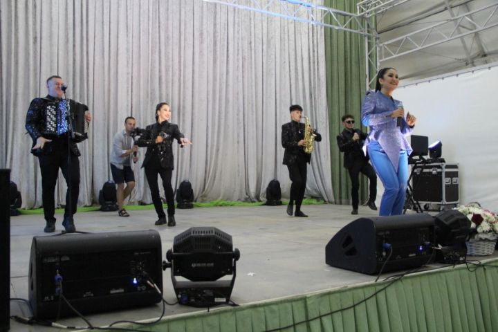 Популярные артисты татарской эстрады выступили в Болгаре