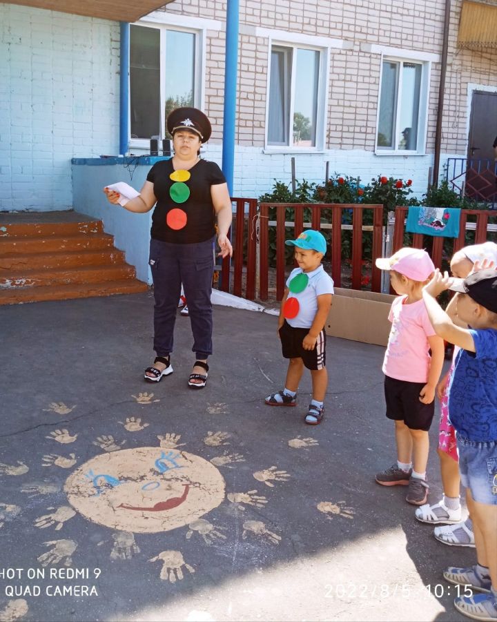 В детском саду «Теремок» отметили замечательный праздник - день рождения Светофора