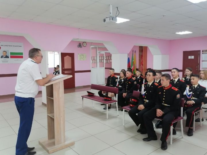 Учеников кадетской школы им. П.А. Карпова посетил прокурор Спасского района