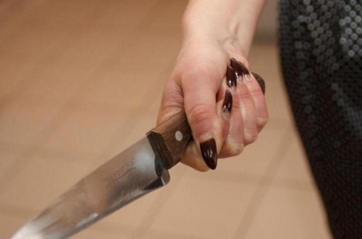 В Татарстане жена набросилась на мужа с ножом