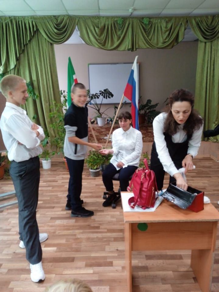 Для учеников Болгарской школы-интерната для детей с ОВЗ провели круглый стол