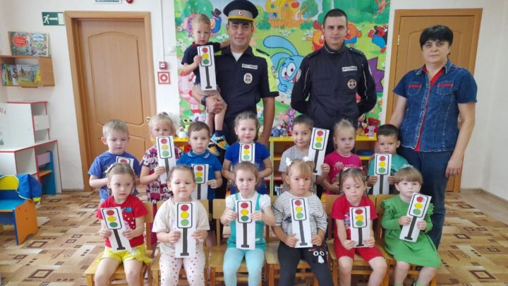 Детский сад «Колосок» посетили сотрудники ГИБДД по Спасскому району