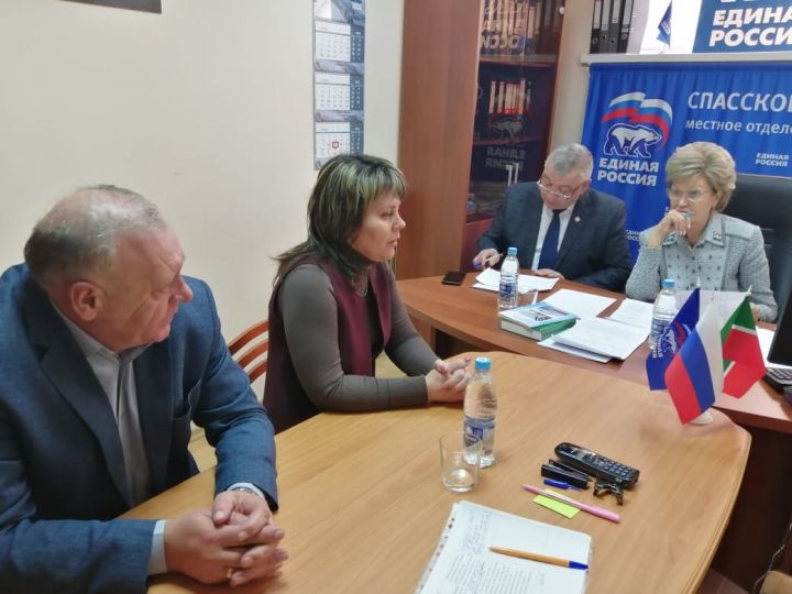 Татьяна Ларионова и Фаргат Мухаметов провели личный приём граждан в Спасском районе
