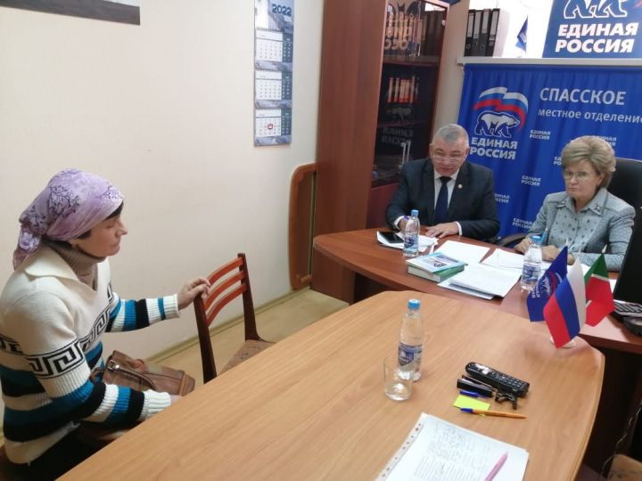 Татьяна Ларионова и Фаргат Мухаметов провели личный приём граждан в Спасском районе