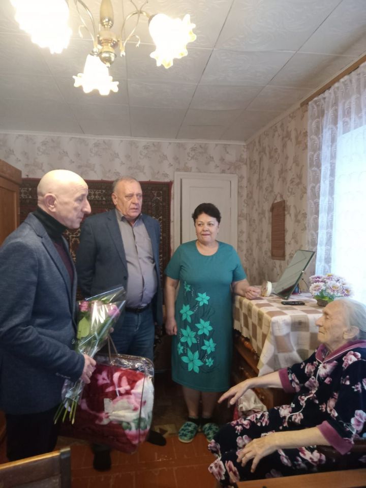 Жительницу села Никольского поздравили с юбилеем