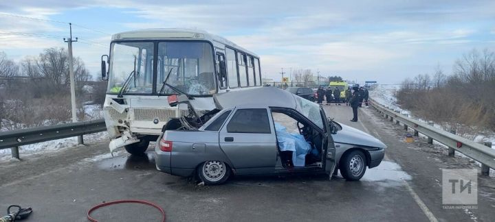Автомобилист погиб в результате ДТП с автобусом в Татарстане