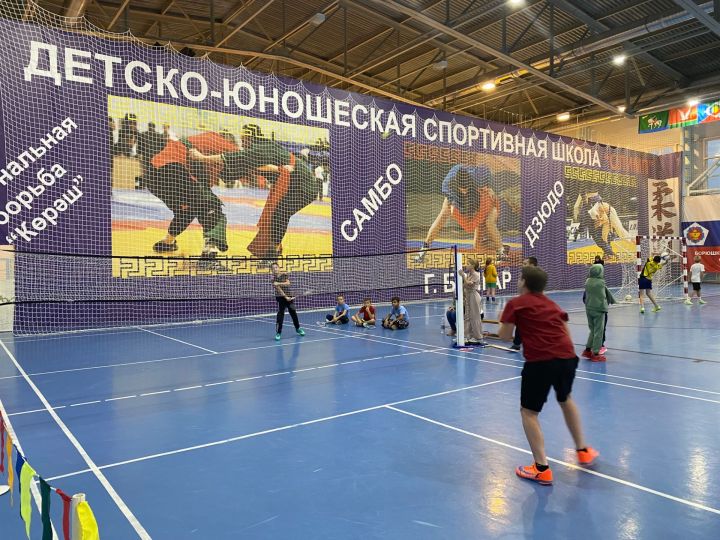 В Болгарском «Олимпе» прошло Первенство района по бадминтону