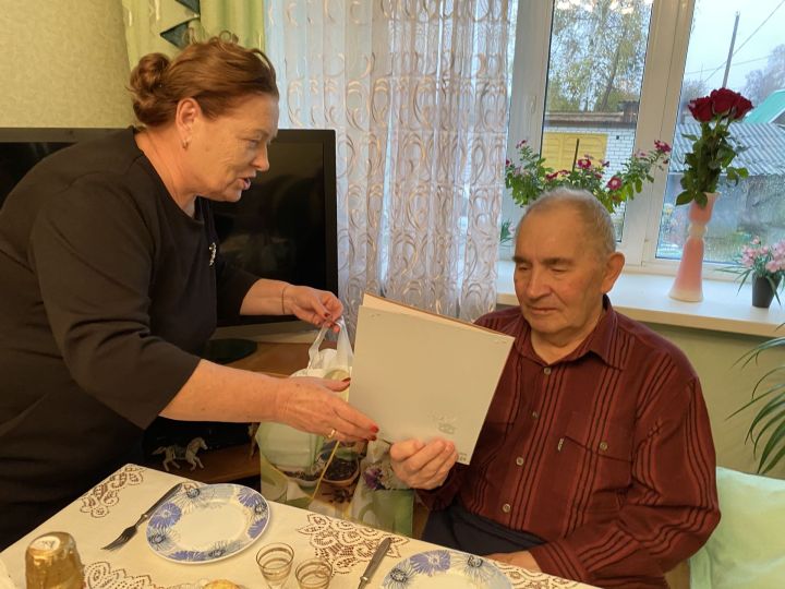 Житель Болгара Николай Юрков отметил 90-летний юбилей