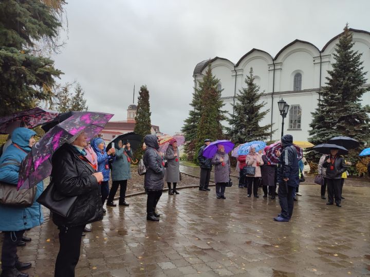 Ветераны (пенсионеры) Спасского района посетили Казанский Кремль