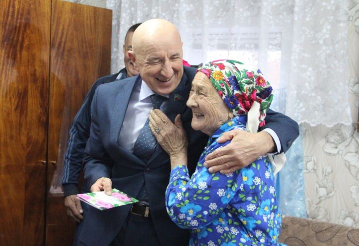 90-летний юбилей отметила жительница деревни Урняк (ФОТОРЕПОРТАЖ)