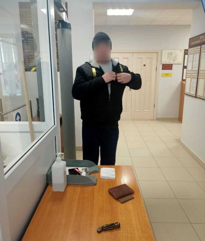 Житель Болгара пытался пронести нож в здание суда