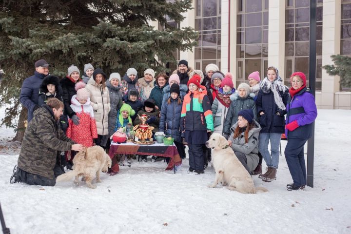 Для ребят клуба «Пеликан» провели реабилитационную встречу с помощью обученных собак
