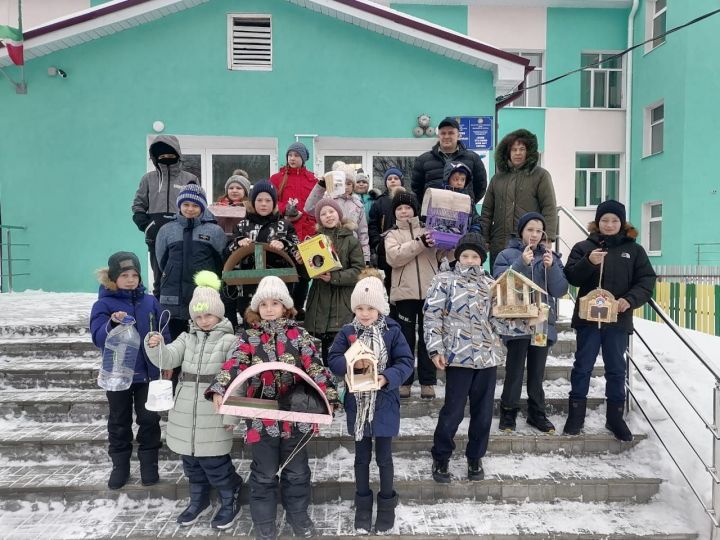 Трёхозёрские школьники приняли участие в экологической акции «Каждой пичужке - наша кормушка»