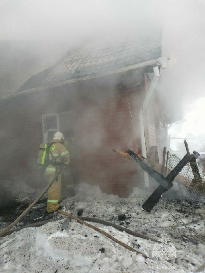 В Татарстане при пожаре погибла пожилая женщина