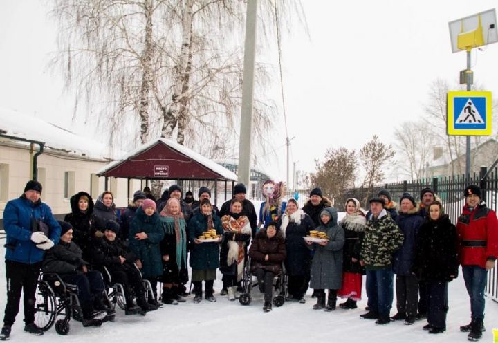 В Спасском доме-интернате провели праздник «Как на масленой неделе…»