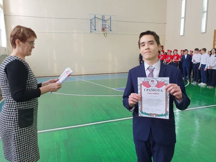 В Болгарской средней школы №2 прошёл конкурс смотр строя и песни