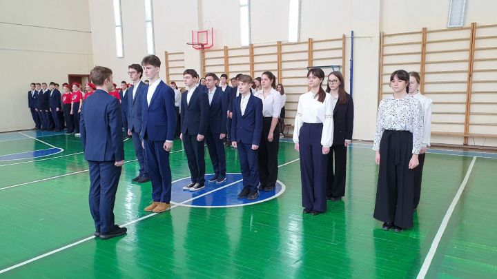 В Болгарской средней школы №2 прошёл конкурс смотр строя и песни
