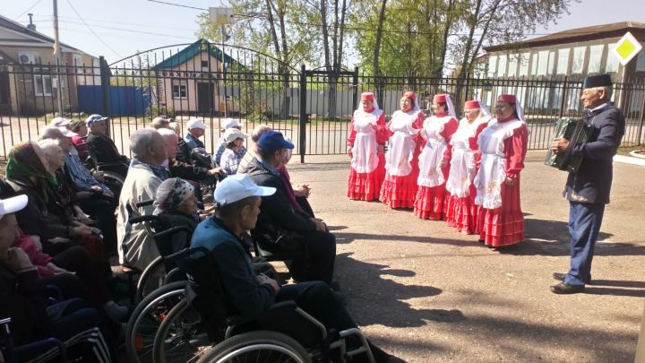 Подопечных Спасского дома-интерната порадовали артисты эстрады