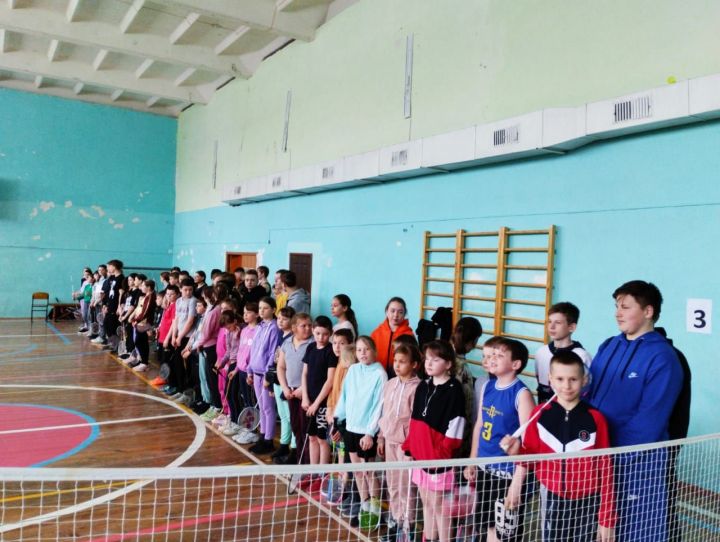Спасские спортсмены приняли участие в открытом турнире по бадминтону