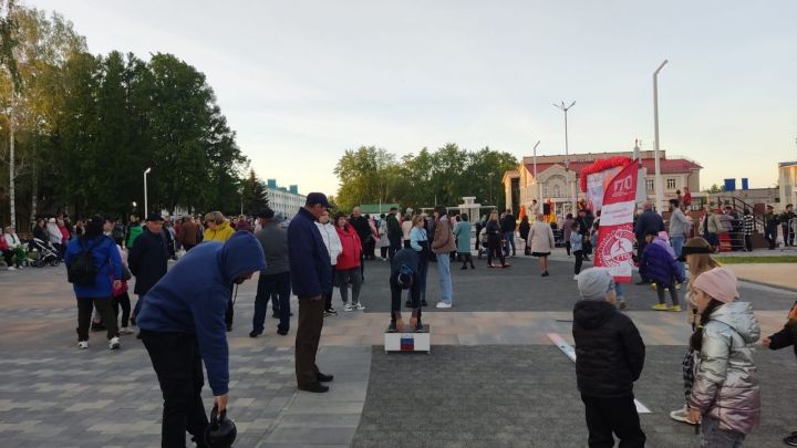 В честь Дня Победы на центральной площади Болгара работала мобильная площадка ГТО