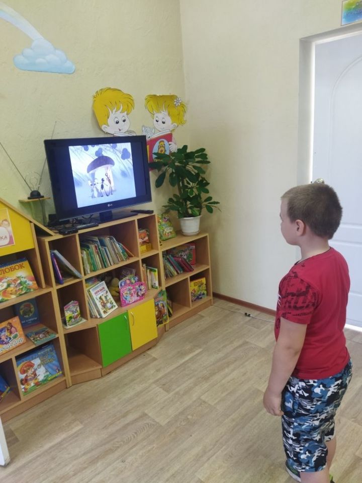 В детской библиотеки Болгара открылась книжная выставка-чествование «Добро и свет сказок В.Сутеева»