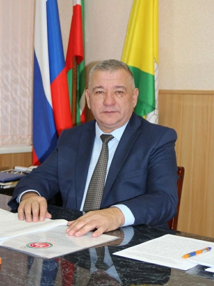 Глава Спасского района Фаргат Мухаметов поздравил с Днём воздушно-десантных войск