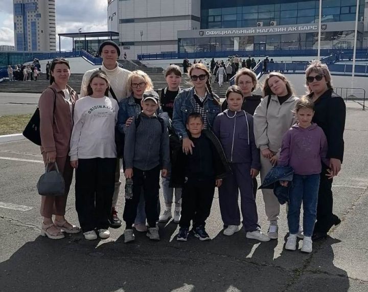Семьи участников СВО Спасского района посетили ледовое шоу в Казани
