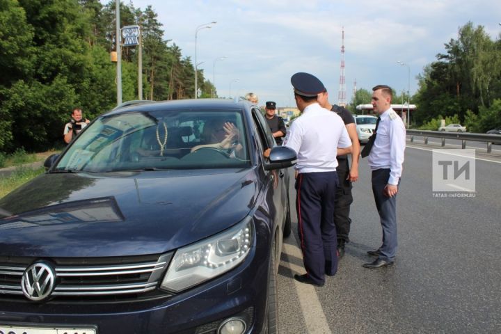 С начала года приставы Татарстана арестовали 832 автомобиля