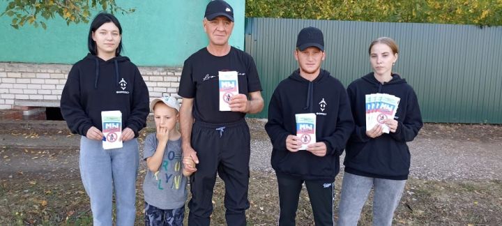 Ребята  из Молодёжно-патриотического движения «Форпост» раздали жителям Болгара антитеррористические буклеты