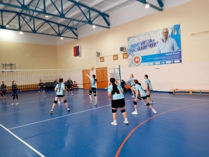 В Болгаре состоялись районные соревнования по волейболу среди девушек