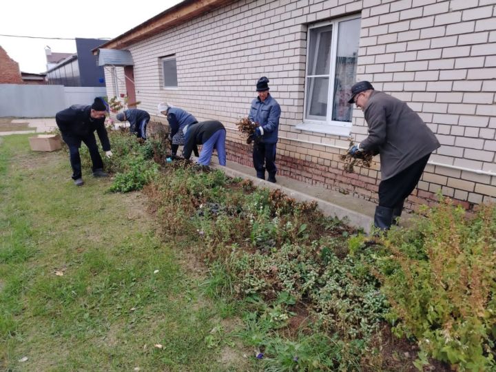 Постояльцы Спасского ДИПИ организовали трудовой вторник